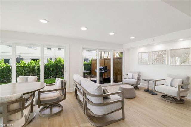 9486 Gulf Shore DR A101, Naples, FL 34108