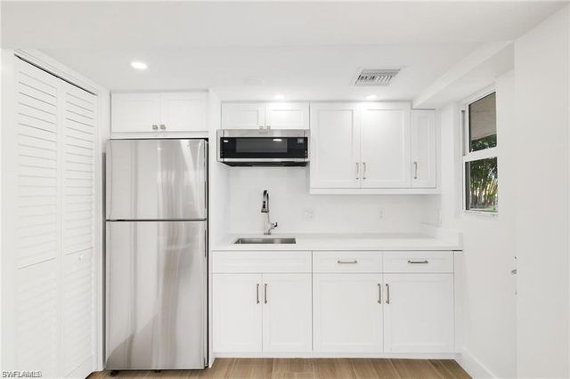 9486 Gulf Shore DR A101, Naples, FL 34108