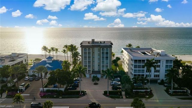 9486 Gulf Shore DR A101, Naples, FL 34108