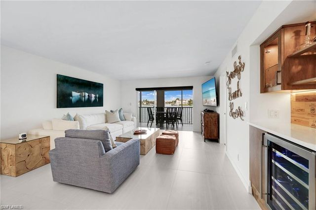 9486 Gulf Shore DR A101, Naples, FL 34108