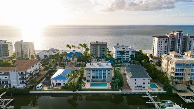 9486 Gulf Shore DR A101, Naples, FL 34108