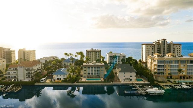 9486 Gulf Shore DR A101, Naples, FL 34108