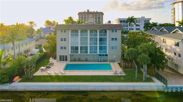 9486 Gulf Shore DR A101, Naples, FL 34108
