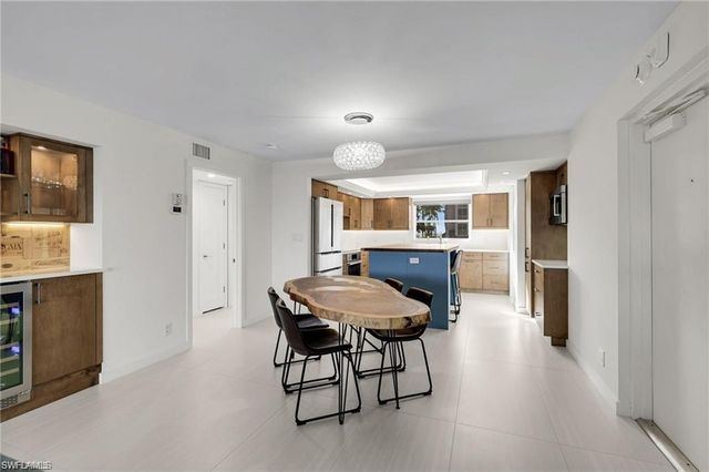 9486 Gulf Shore DR A101, Naples, FL 34108