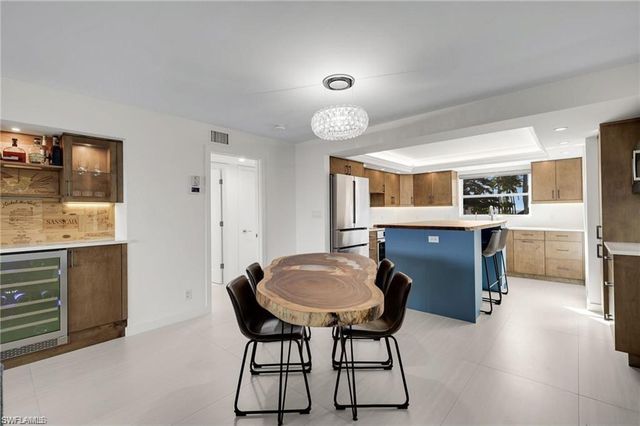 9486 Gulf Shore DR A101, Naples, FL 34108