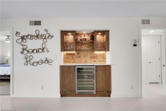 9486 Gulf Shore DR A101, Naples, FL 34108