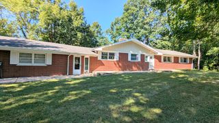 2030 Crestwood Lane, Palatine, IL 60067