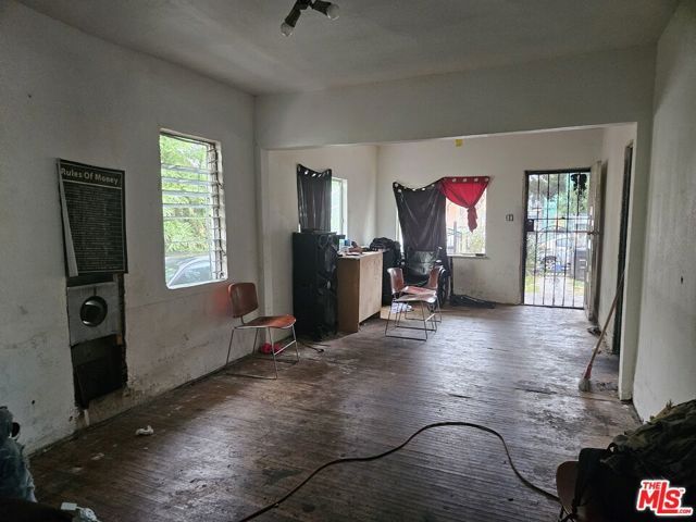 155 W 75th Street, Los Angeles, CA 90003