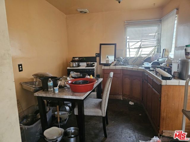 155 W 75th Street, Los Angeles, CA 90003