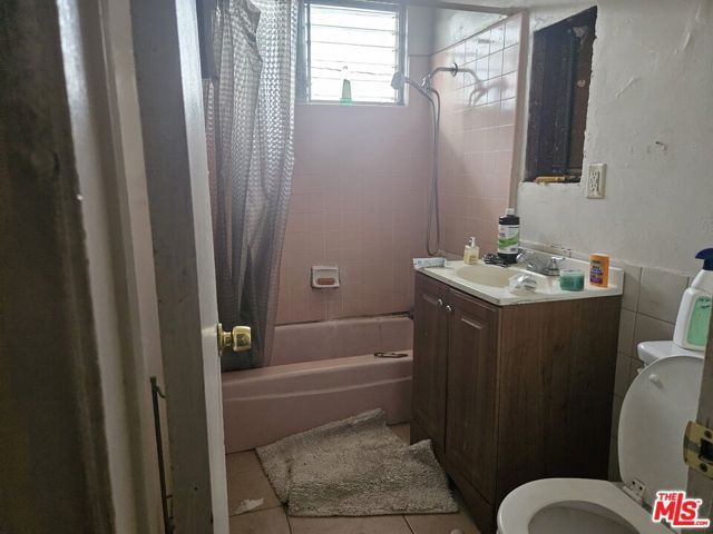 155 W 75th Street, Los Angeles, CA 90003
