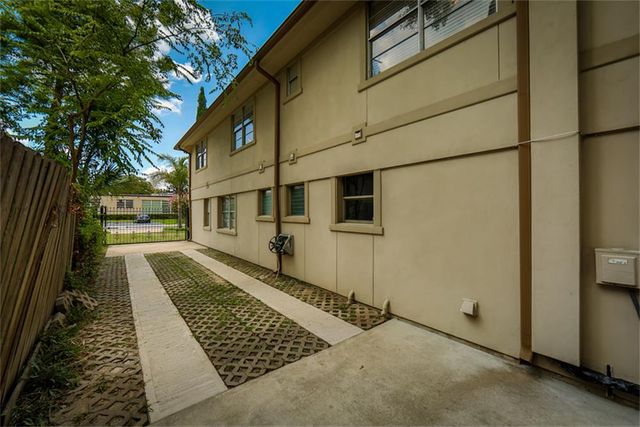 11730 Denise Drive, Hedwig Village, TX 77024