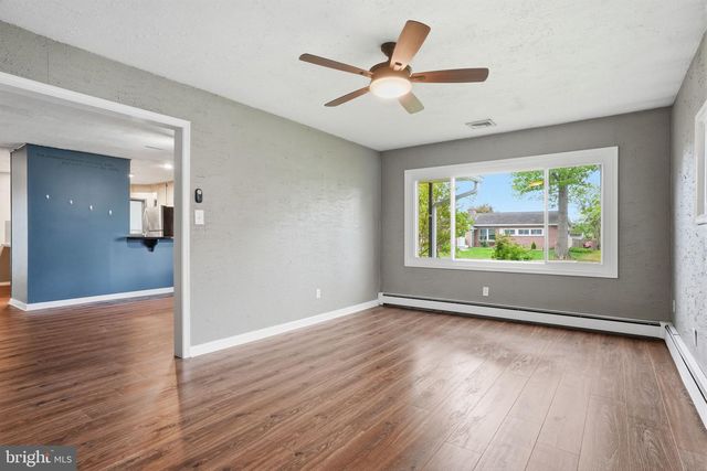 47 THORNYAPPLE LN, Levittown, PA 19054