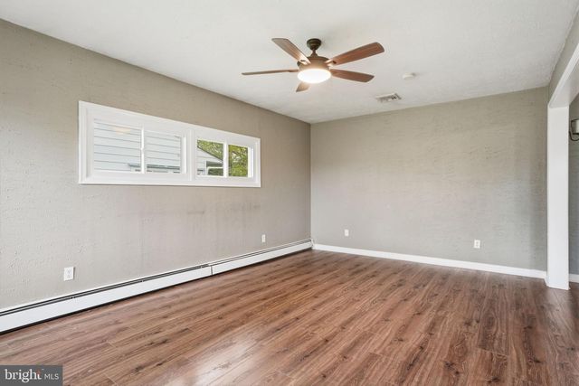 47 THORNYAPPLE LN, Levittown, PA 19054