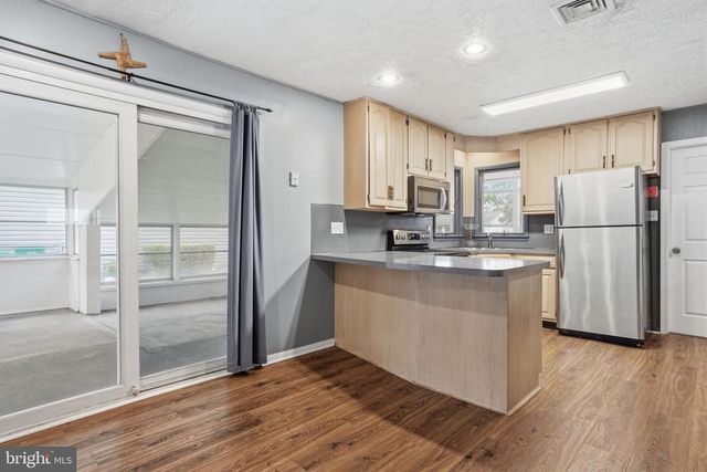 47 THORNYAPPLE LN, Levittown, PA 19054