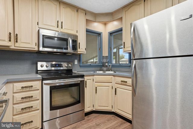 47 THORNYAPPLE LN, Levittown, PA 19054