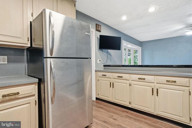 47 THORNYAPPLE LN, Levittown, PA 19054