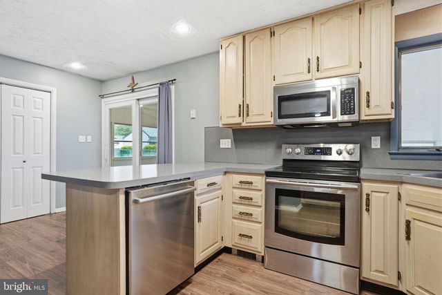 47 THORNYAPPLE LN, Levittown, PA 19054