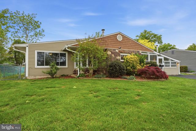 47 THORNYAPPLE LN, Levittown, PA 19054
