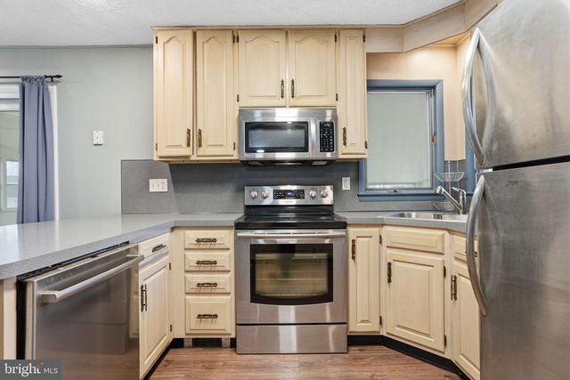 47 THORNYAPPLE LN, Levittown, PA 19054