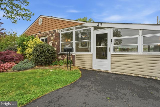 47 THORNYAPPLE LN, Levittown, PA 19054