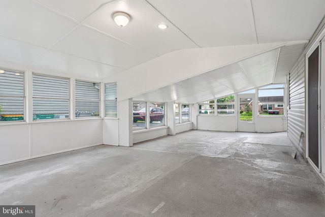 47 THORNYAPPLE LN, Levittown, PA 19054