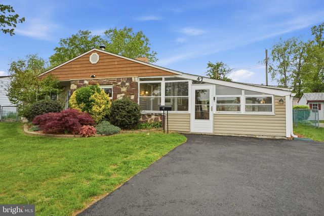 47 THORNYAPPLE LN, Levittown, PA 19054