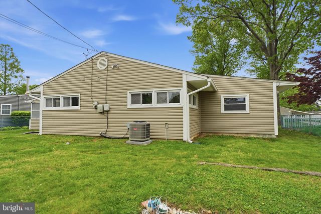 47 THORNYAPPLE LN, Levittown, PA 19054