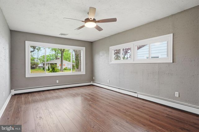 47 THORNYAPPLE LN, Levittown, PA 19054