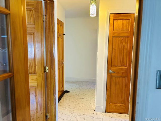 86-07 Little Neck Parkway, Floral Park, NY 11001