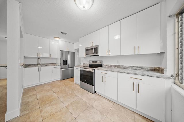 2904 SE Bamboo Street, Stuart, FL 34997