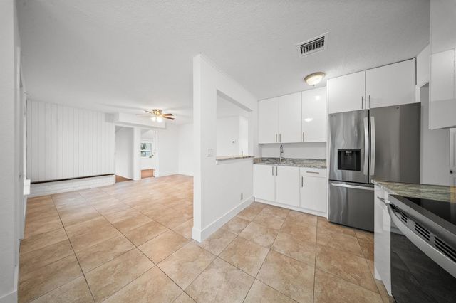 2904 SE Bamboo Street, Stuart, FL 34997
