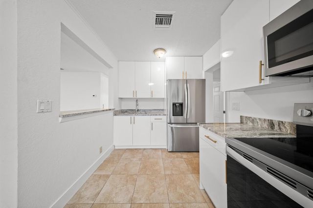 2904 SE Bamboo Street, Stuart, FL 34997