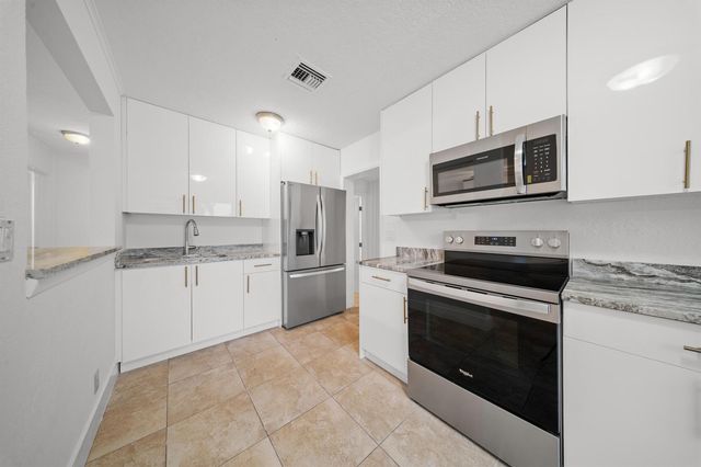 2904 SE Bamboo Street, Stuart, FL 34997