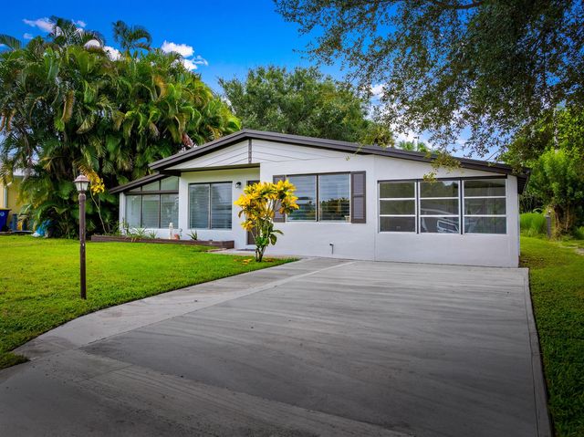 2904 SE Bamboo Street, Stuart, FL 34997