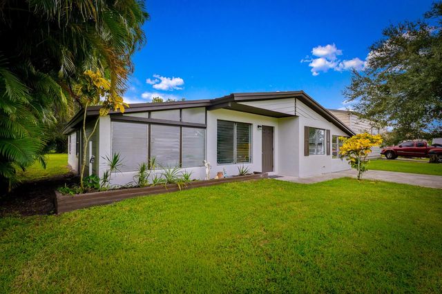 2904 SE Bamboo Street, Stuart, FL 34997