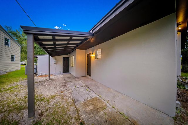 2904 SE Bamboo Street, Stuart, FL 34997