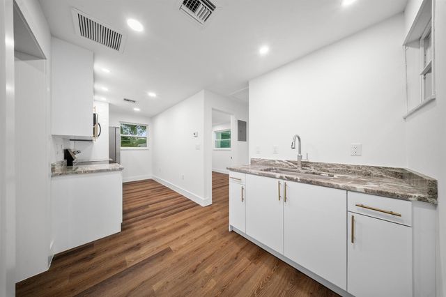 2904 SE Bamboo Street, Stuart, FL 34997