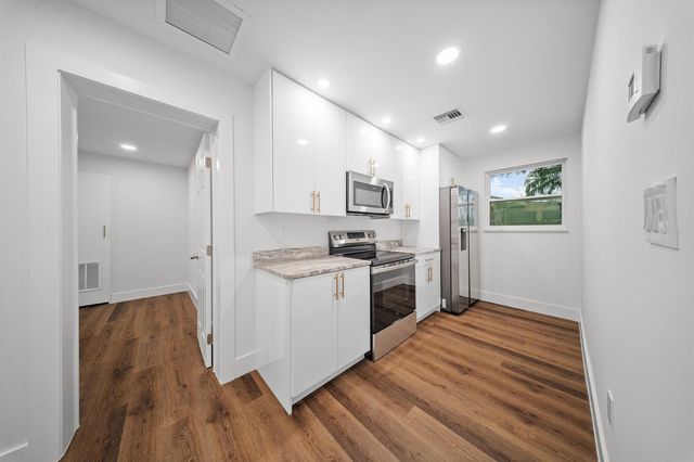 2904 SE Bamboo Street, Stuart, FL 34997