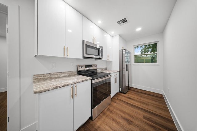 2904 SE Bamboo Street, Stuart, FL 34997