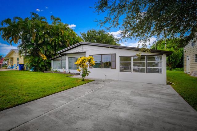 2904 SE Bamboo Street, Stuart, FL 34997