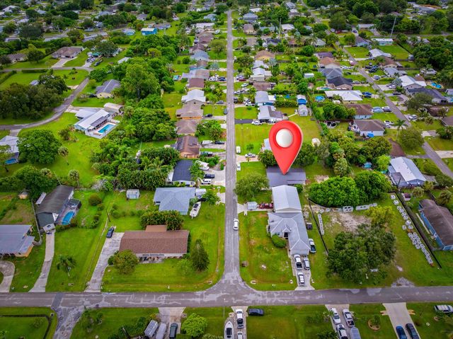 2904 SE Bamboo Street, Stuart, FL 34997