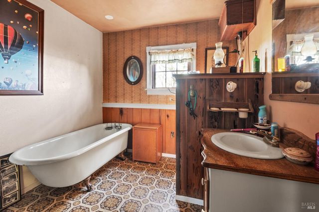 24600 String Creek Rd, Willits, CA 95490