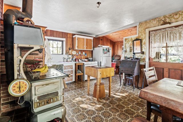 24600 String Creek Rd, Willits, CA 95490