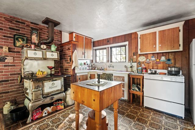 24600 String Creek Rd, Willits, CA 95490