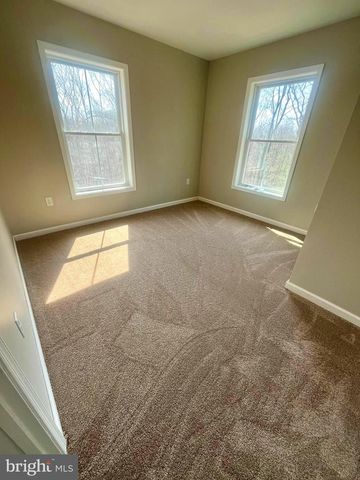 233 YOUNG LN, Berkeley Springs, WV 25411