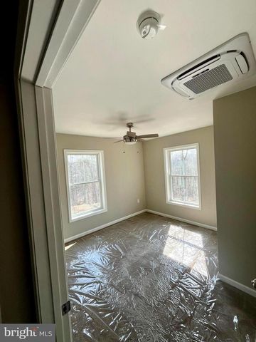 233 YOUNG LN, Berkeley Springs, WV 25411