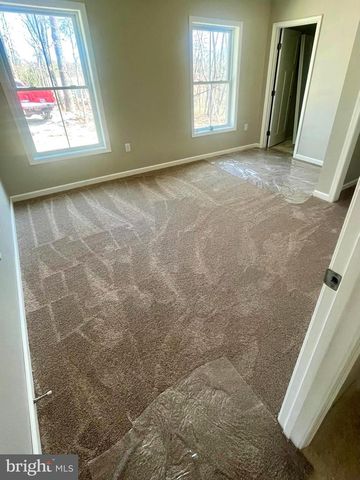 233 YOUNG LN, Berkeley Springs, WV 25411