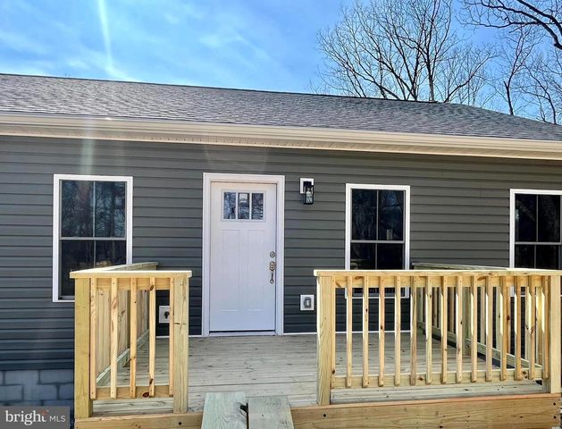 233 YOUNG LN, Berkeley Springs, WV 25411