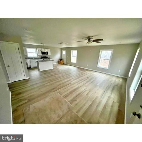 233 YOUNG LN, Berkeley Springs, WV 25411