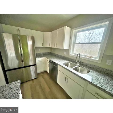 233 YOUNG LN, Berkeley Springs, WV 25411